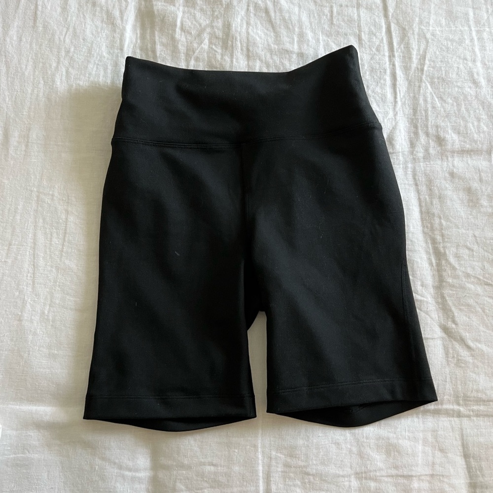 Outdoor Voices Flow 7’’ shorts NWT